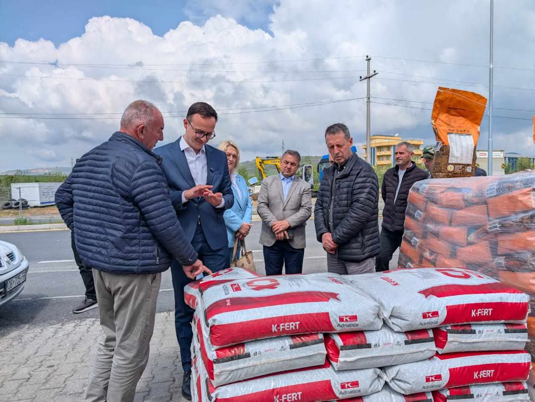 Komuna e Gjilanit, shpërndanë farë misri dhe pleh artificial për 743 fermerë