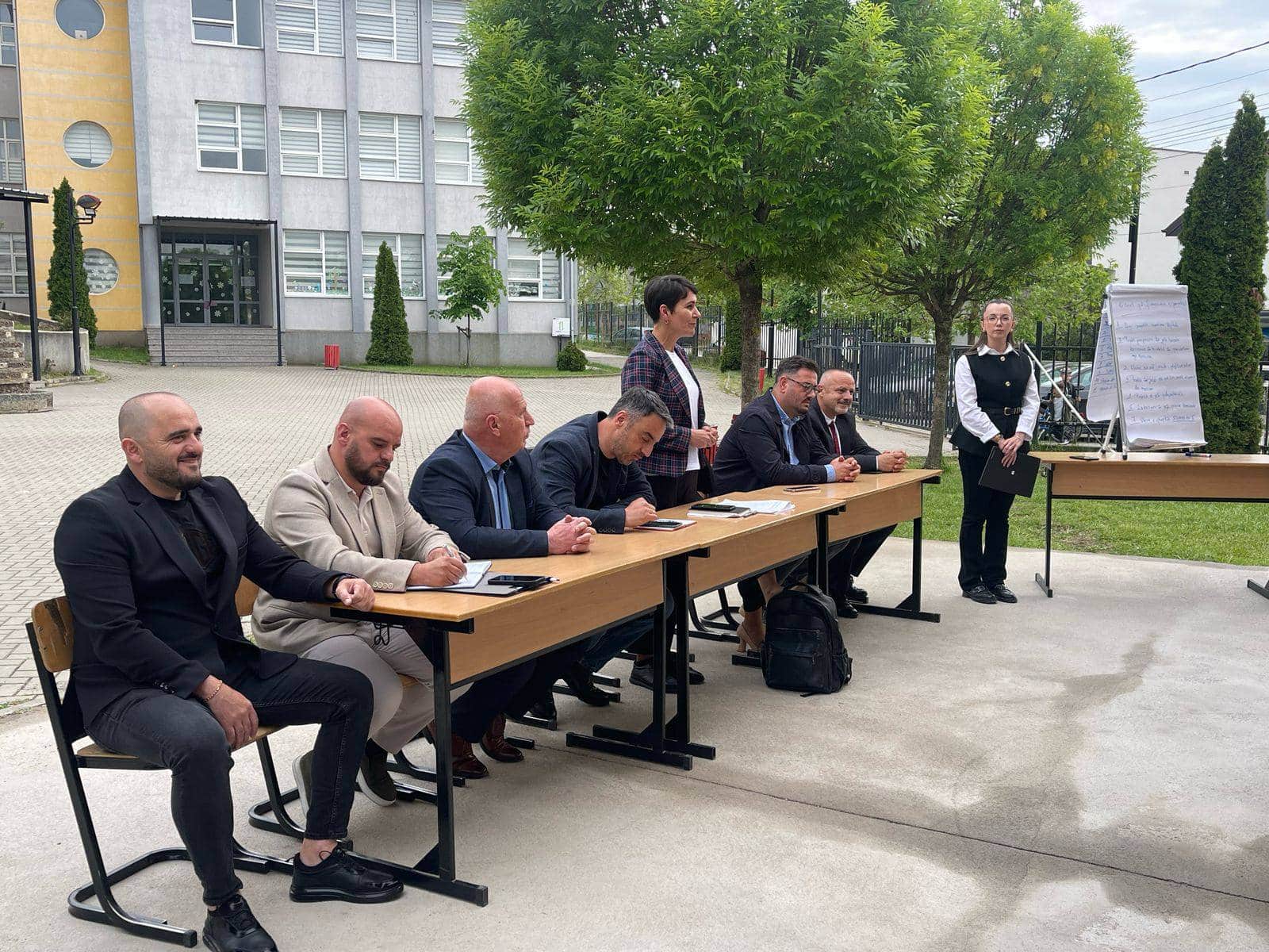 Buxhetimi me Pjesëmarrje, mbahet takimi i përfaqësuesve të Komunës me banorët e lagjes “Rruga e Prishtinës”