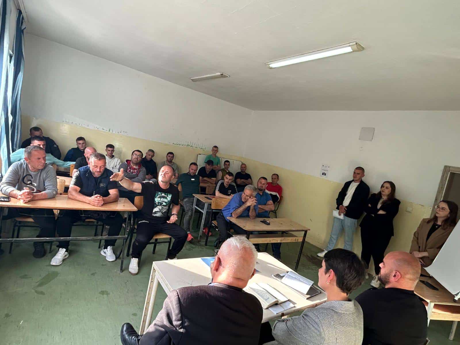 Buxhetimi me Pjesëmarrje u mbajt edhe me banorët e fshatit Gumnishtë