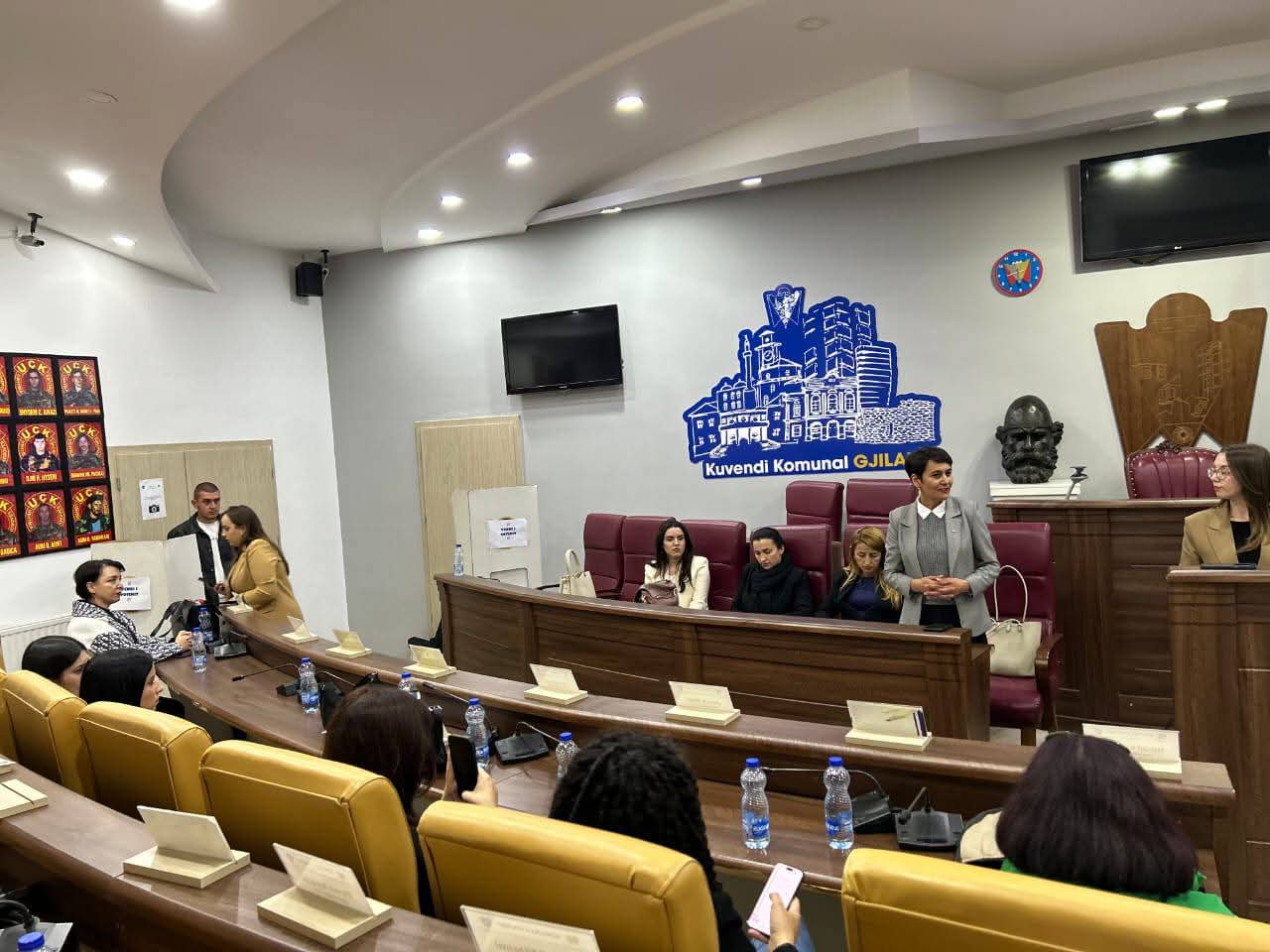 Gratë dhe vajzat votojnë për projektin pjerrina për persona me nevoja të veçanta