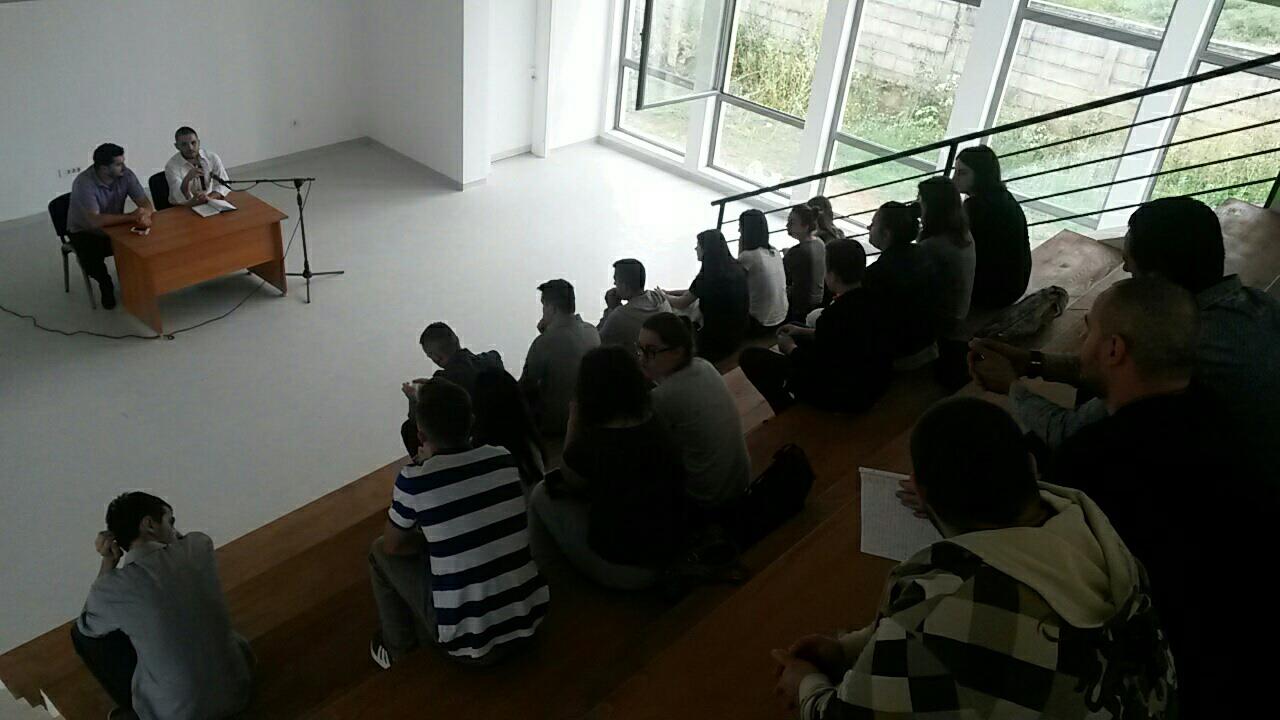 debat-rinia.jpg