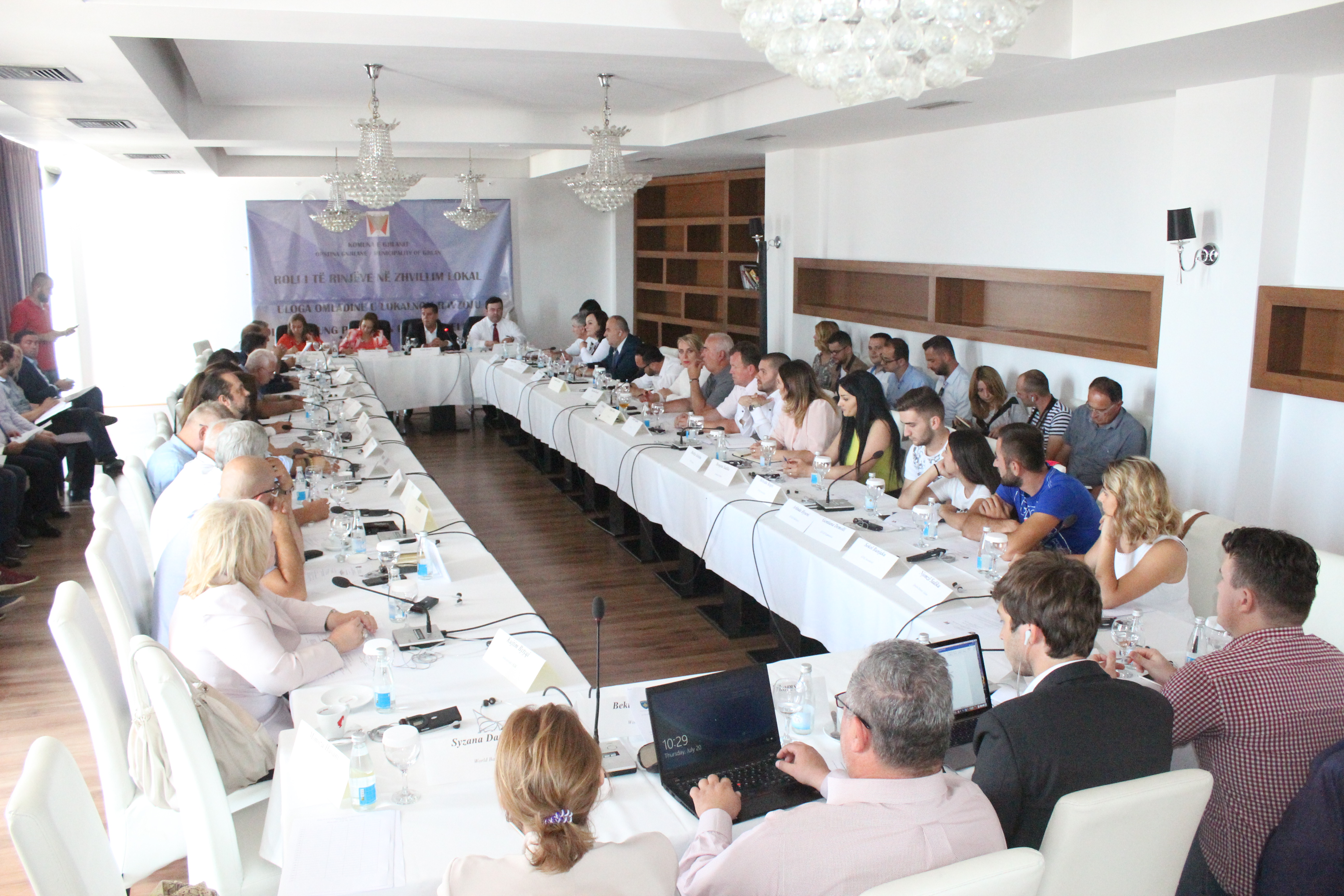 Haziri-konferenca-terinjte.JPG