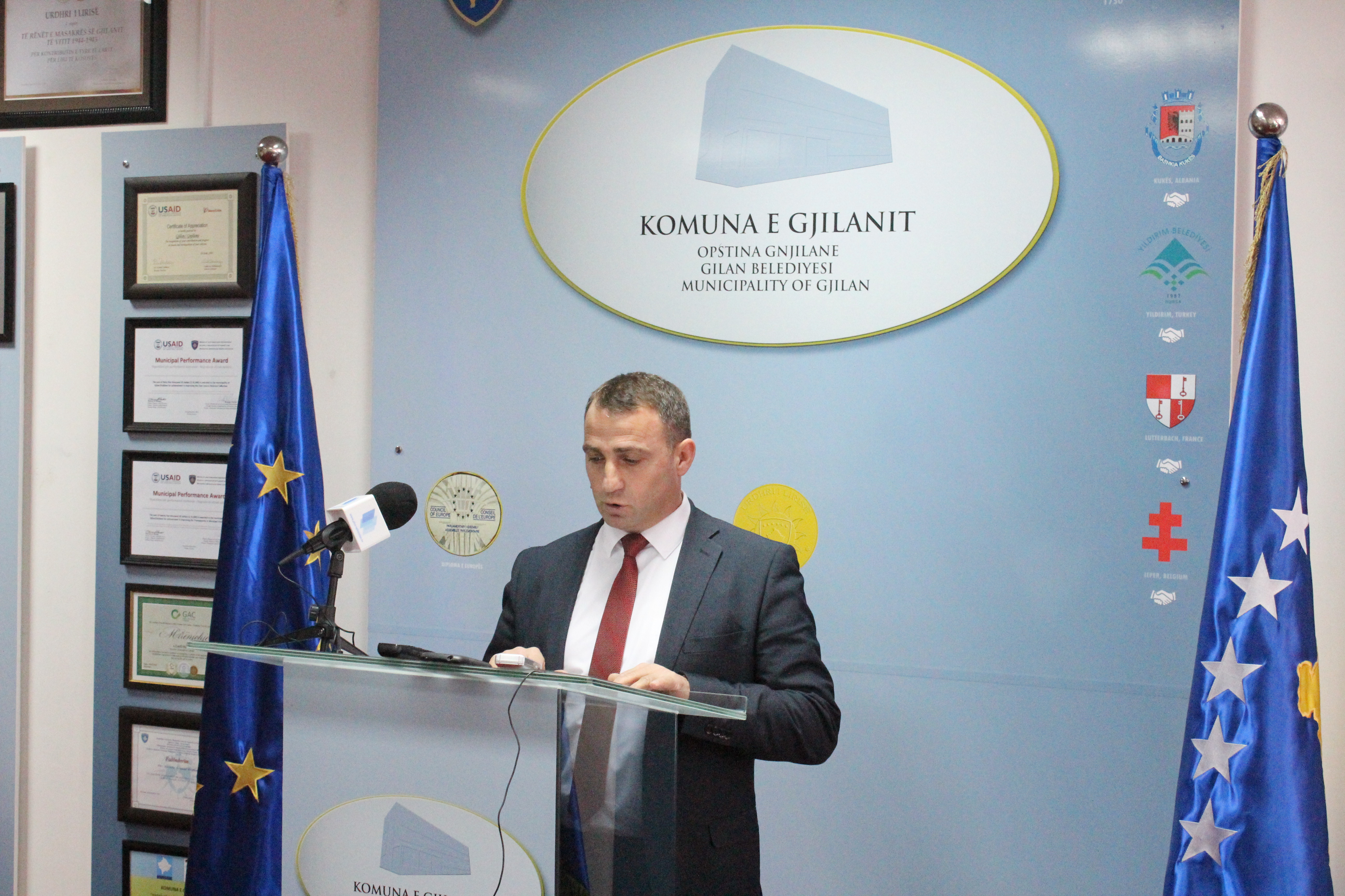 nexhat-hajrullahu-konferenca.JPG